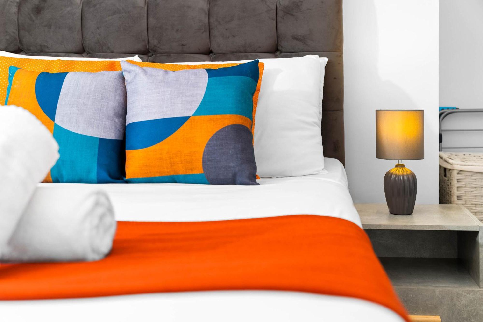 Luxury Apartment - Wolverhampton - Netflix - Smart Tv - Fast Wifi - 7Apc Экстерьер фото