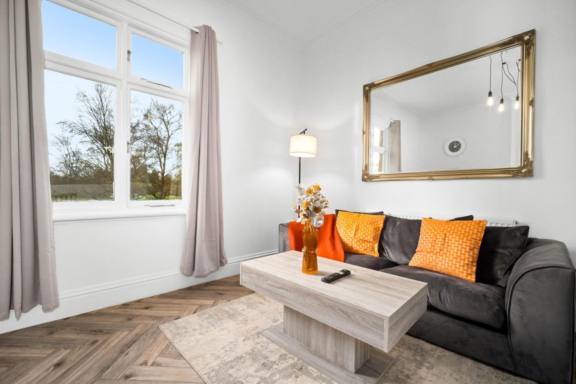 Luxury Apartment - Wolverhampton - Netflix - Smart Tv - Fast Wifi - 7Apc Экстерьер фото